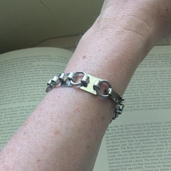 Silver Geometric Chain Bracelet - Picture 9 of 9